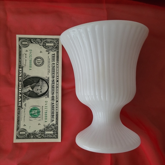 Vintage E.O. Brody Milk Glass Pedestal Vase ~ M7000 ~ Cleveland, OH ~ 1960s - Picture 4 of 14